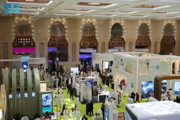 An exhibition on the sidelines of the Umrah and Ziyarah Forum in Medina