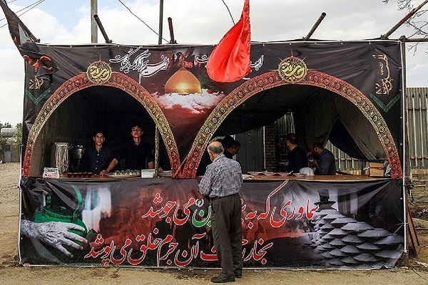 A Moukeb on the path of Arbaeen pilgrims