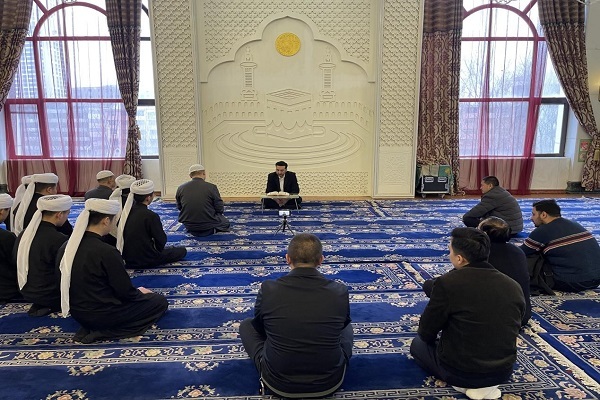 An Iranian qari reciting the Quran at a mosque in China