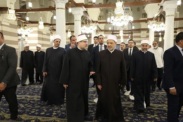 Al-Azhar chief visits the Sayyida Zaynab Mosque in Cairo