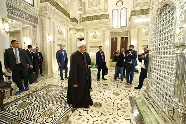 Al-Azhar Chief Visits Sayyida Zaynab Mosque in Cairo