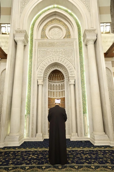 Al-Azhar Chief Visits Sayyida Zaynab Mosque in Cairo