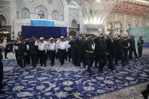 Commander of Muhammad Rasulullah Corps General Hassan Hassanzadeh and other military officials and personnel visitedo the mausoleum of Imam Khomeini (RA), south of Tehran, to pay tribute to the late founder of the Islamic Republic of Iran