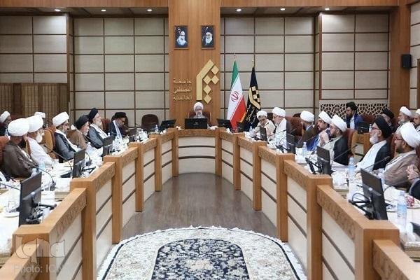 Hojat-ol-Islam Ali Abbasi addressed an Iraqi delegation from Najaf Islamic Seminary visiting Al-Mustafa International University
