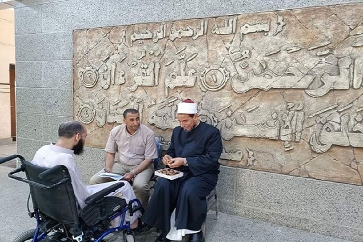 Al-Azhar Official’s Treatment of A Disabled Examinee Draws Praise