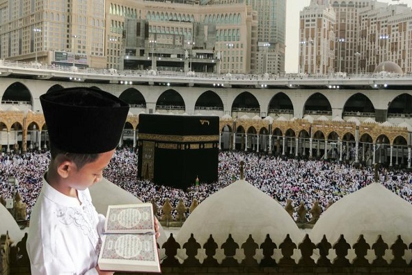 A boy reading the Quran at the Grand Mosque in Mecca