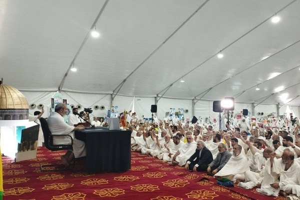 Iranian Hajj pilgrims attending the ceremony of Bira’at min-al-mushrikeen (disavowal of disbelievers) in Mecca