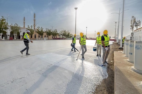 Road Cooling Initiative Implemented around Mosque near Mecca to Reduce Temperatures