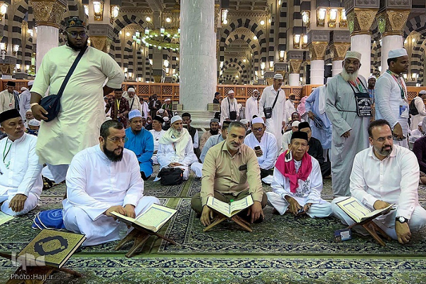 Iranian qaris perform Quran recitation in Mecca