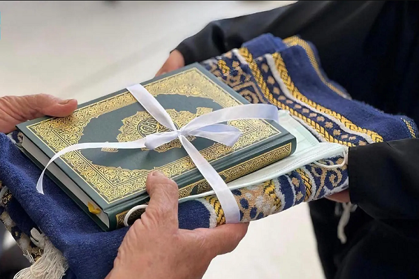 Gifting Qurans to Hajj pilgrims