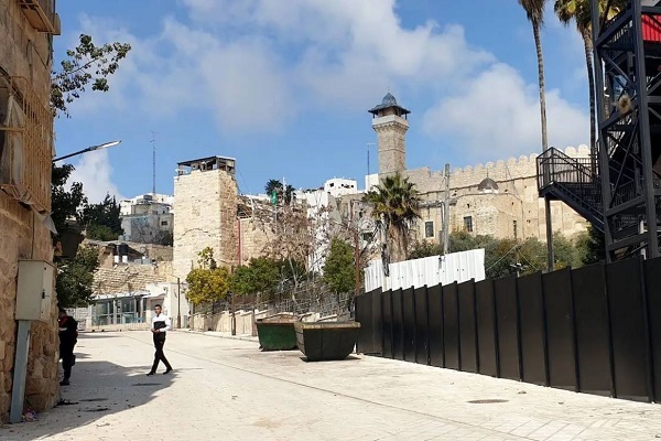 Israeli Forces Seal Yard of Ibrahimi Mosque