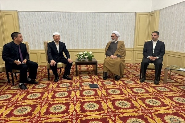Ayatollah Ali Reza Aarafi and head of Association of China’s Muslims meet in Kazan.