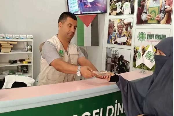 A Turkish Quran teachers donates her salary for Palestine