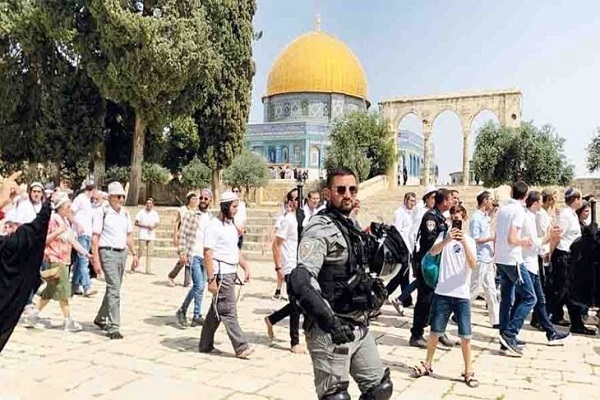 Israeli settlers storm Al-Aqsa Mosque