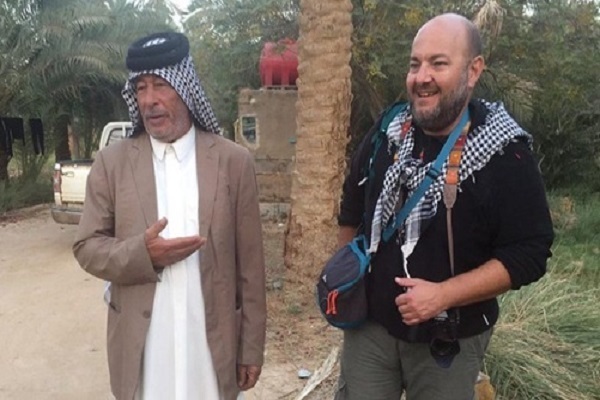 Spanish photographer Manolo Espaliú taking part in the Arbaeen procession