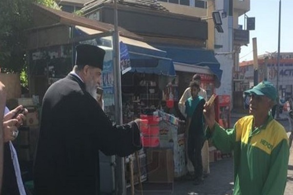 Egyptian pastor Yuanis Adib handing out sweets on the occasion of Milad-un-Nabi, marking the birthday anniversary of Prophet Muhammad (PBUH).