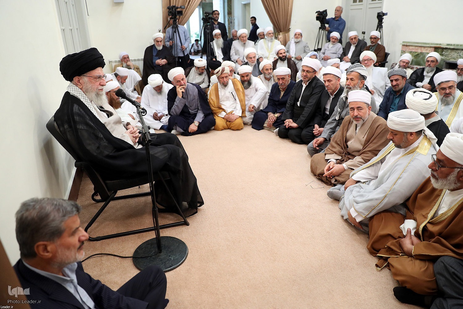 ‘Unity a Quranic Principle’, Ayatollah Khamenei Tells Sunni Scholars