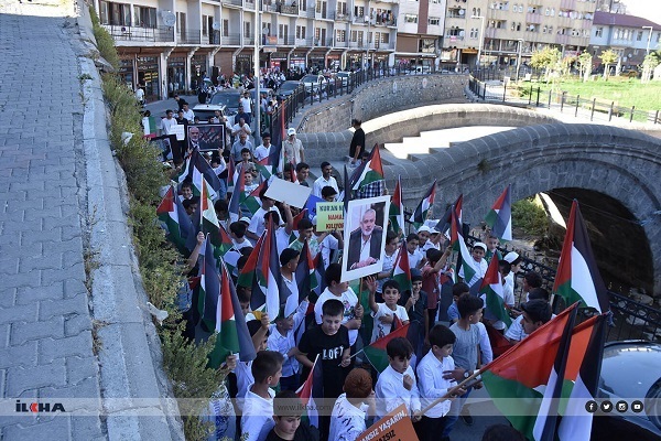 Children rallied in the city of Bitlis in southeastern Turkey to voice solidarity with Gaza and Palestine