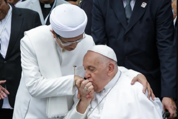 Pope Francis, right, kisses the right hand of the Grand Imam of Istiqlal Mosque Nasaruddin Umar, after a meeting with religious leaders in Jakarta on September 5, 2024