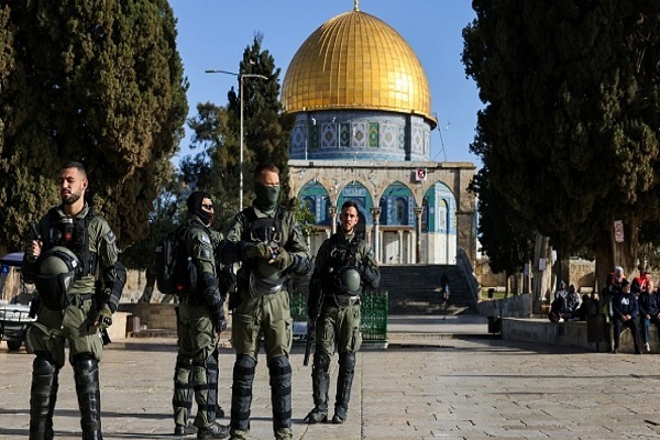 Israeli regime forces at Al-Aqsa Mosque in al-Quds