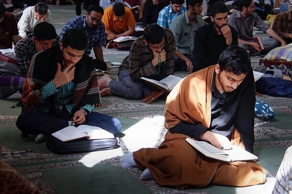 University students taking part in Itikaf rituals in Iran