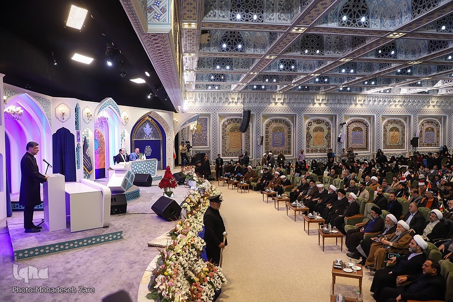 Iranian qari Hadi Esfidani recites verses from the Quran at the opening ceremony of the final round of Iran’s 41st International Holy Quran Competition (Mashhad, January 26, 2025).