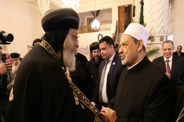 Al-Azhar Chief Sheikh Ahmed al-Tayyeb met with Pope Tawadros II to congratulate him on the New Year.