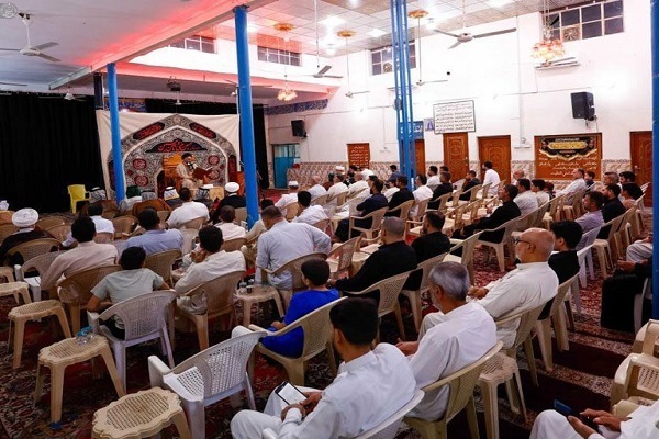A Quranic session organized in Iraq by the Dar-ol-Quran Center affiliated to the Astan (custodianship) of Imam Ali (AS) holy shrine.