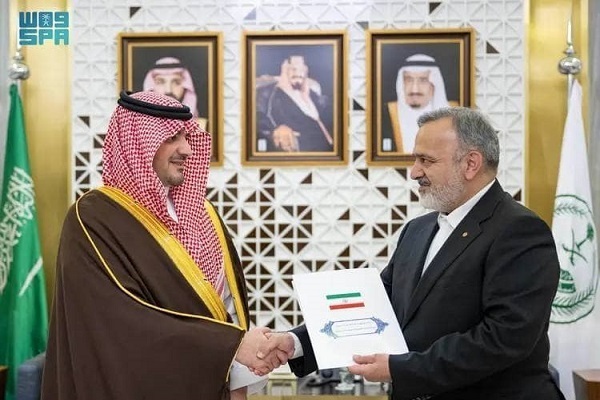 Head of the Hajj and Pilgrimage Organization Alireza Rashidian and Saudi Minister of Interior Abdulaziz bin Saud bin Nayef bin Abdulaziz met in Riyadh on November 17, 2025.
