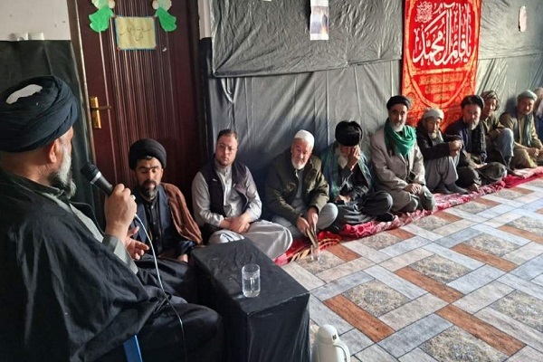 A cleric addresses visitors to an exhibition titled “Blue Jasmine” which has opened in Mazar-e-Sharif, Afghanistan on the martyrdom anniversary of Hazrat Zahra (SA).