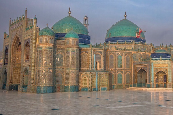 The Blue Mosque of Mazar-i-Sharif in northern Afghanistan has been damaged in the latest earthquake to hit the country.