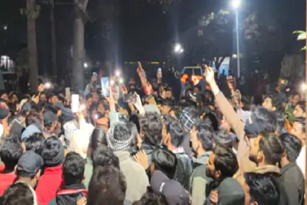 Tensions gripped Jaora town in Ratlam district after allegations that a copy of the Quran was burned in the Hussain Tekri area, leading to protests by the local Muslim community.