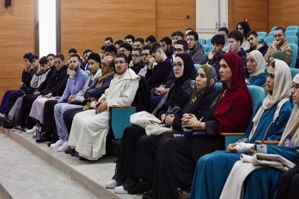 The Grand Mosque of Algiers, in coordination with the State Secretariat of the Ministry of Foreign Affairs responsible for the Algerian community abroad, on December 26, 2025, held a special program hosting 52 young Algerians residing abroad.
