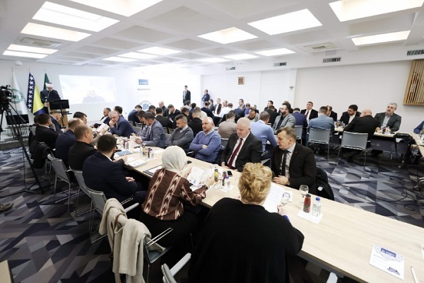A conference entitled “Islamic Education in Mosques in the Digital Age” was held in Bosnia’s capital with the participation of a group of religious leaders and educational experts.