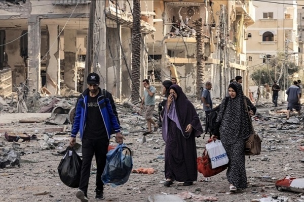Palestinians returning to their homes in Gaza.