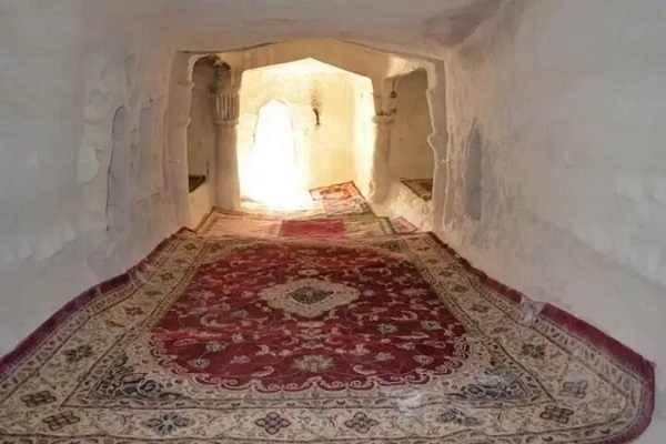Arab Author Criticizes Spread of Underground Mosques in Muslim Countries