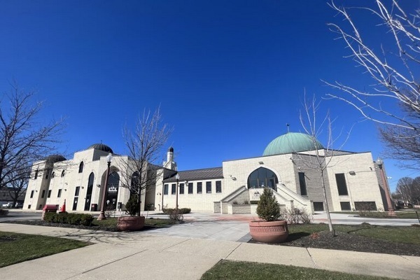 Chicago Mosque Welcomes Hundreds as Ramadan Begins