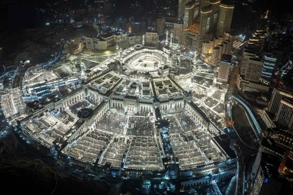 Millions Gather for Prayers on 27th Night of Ramadan at Grand Mosque, Prophet’s Mosque