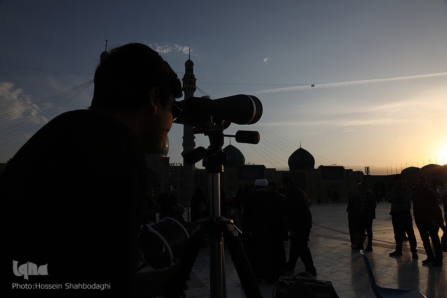 Photos: Sighting Shawwal Crescent Moon at Jamkaran Mosque