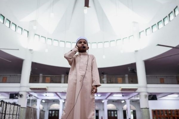 Guided by Faith: Malaysian 10-Year-Old Excels as Muezzin Despite Vision Challenges