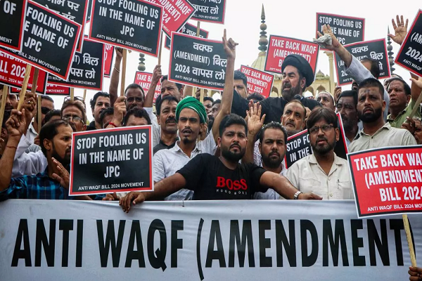 Muslims in India protesting the Waqf amendment bill