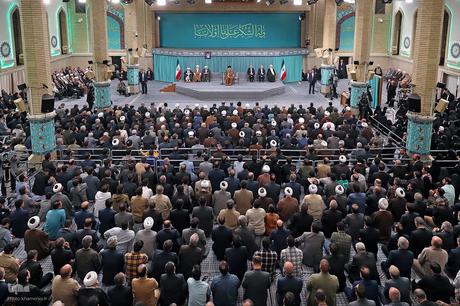 Ayatollah Khamenei Urges Islamic Countries to Resist US ‘Blackmail’