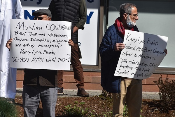Muslims from South Surrey and White Rock protested outside Conservative incumbent Kerry-Lynne Findlay's office on April 11, 2025 ahead of the federal election to ask her to condemn her husband MLA Brent Chapman's racist and Islamophobic statements from his past.
