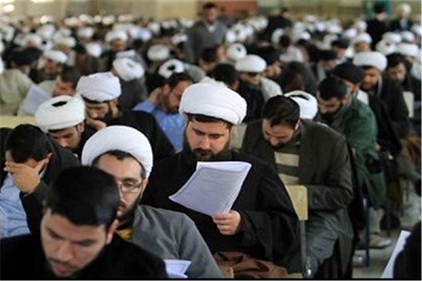 Seminarians take exam to accompany Iranian Umrah pilgrims