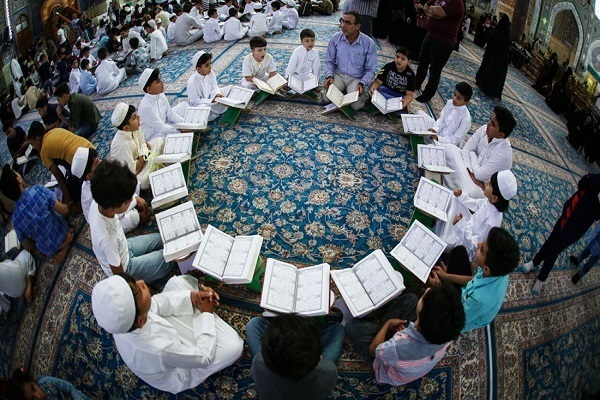 Iraqi children learning the Quran