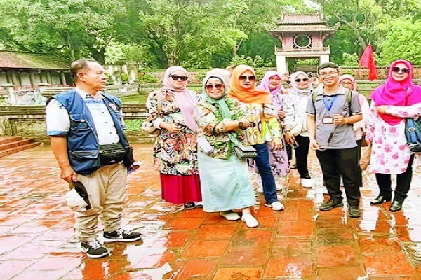 Muslim tourists at the Temple of Literature, Hanoi