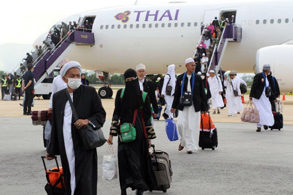 Hajj pilgrims from Thailand at airport