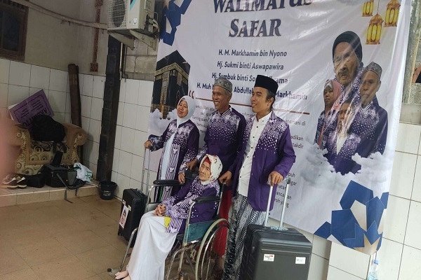 At 109 years old, Grandma Sumbuk, lovingly called Nenek Sumbuk, became Indonesia’s oldest Hajj pilgrim in 2025.