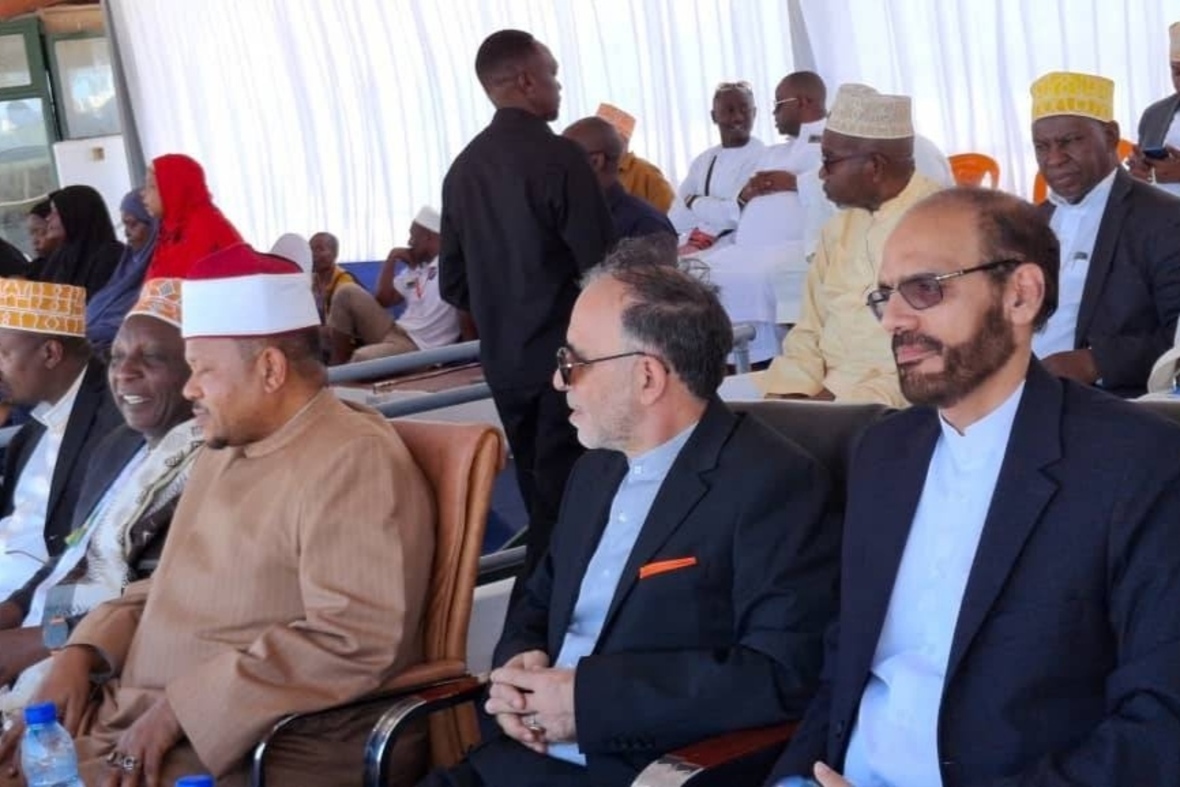 Iranian Qaris Recite Quran in Tanzania Program Attended by Thousands of People  