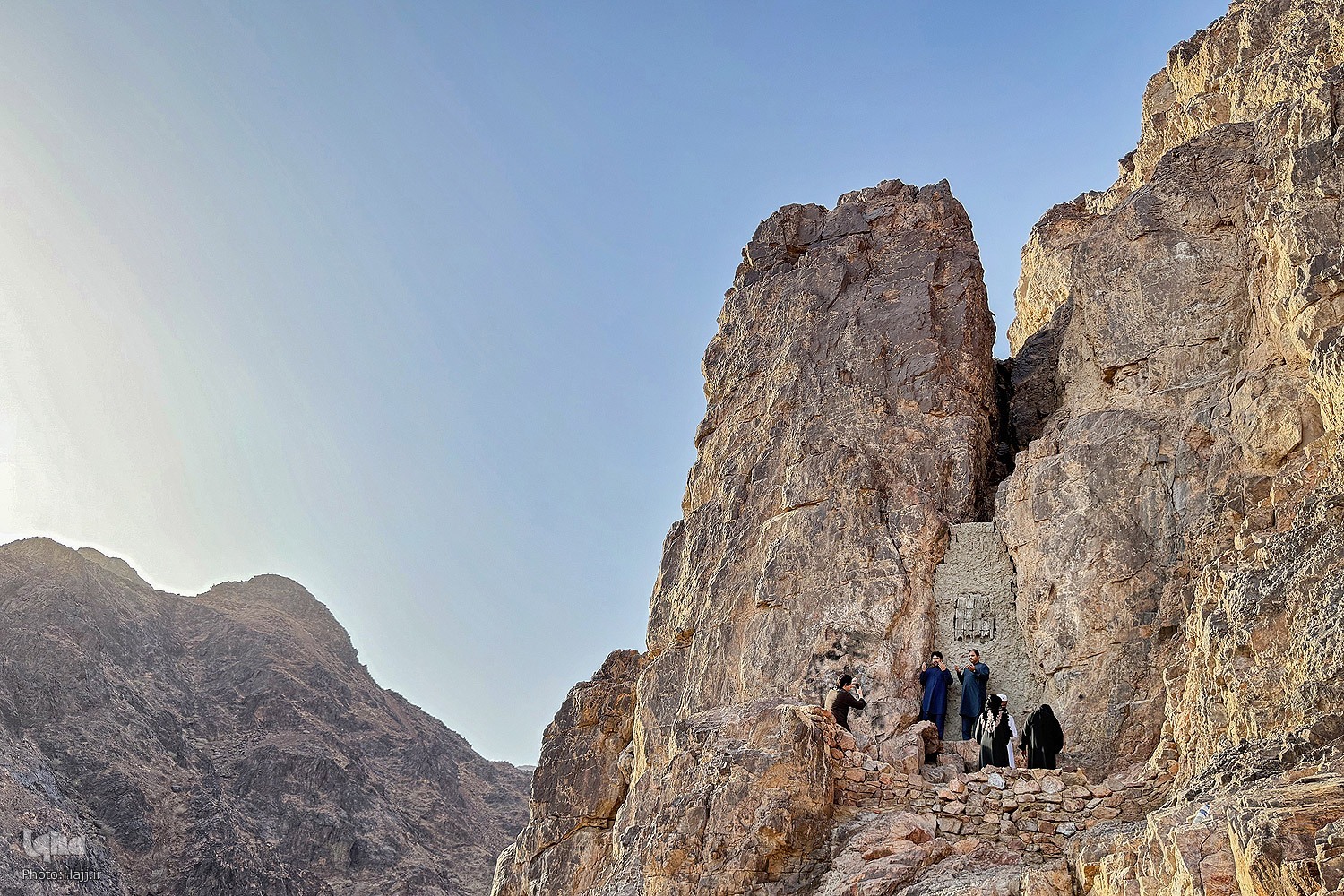 Uhud Mountain Landmarks: Masjid al-Fasah and Prophet’s Shelter